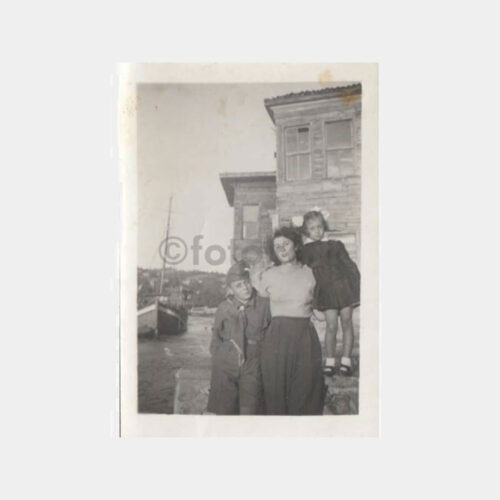 1938 Tarihi Ev Köşk Kıyısında Aile Fotoğraf