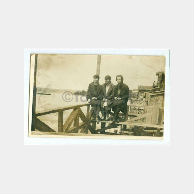 1926 Boğaziçi Tarihi Ev Yalı Kızlar Fotoğraf