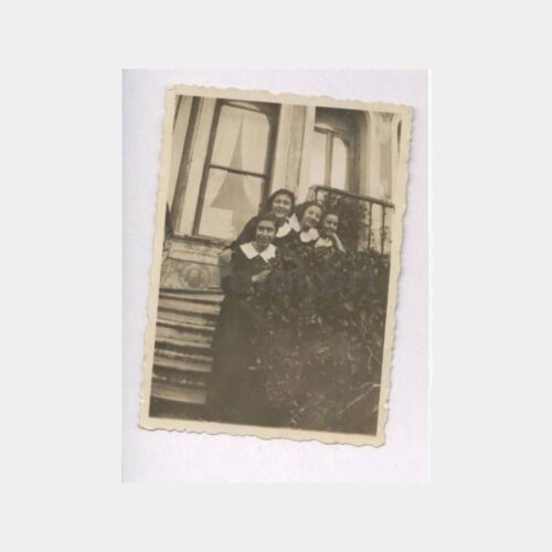 1936 Tarihi Ev ve Öğrenciler Fotoğraf