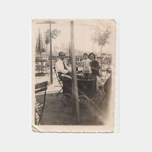 1938 Çay Bahçesinde Aile Konulu Fotoğraf