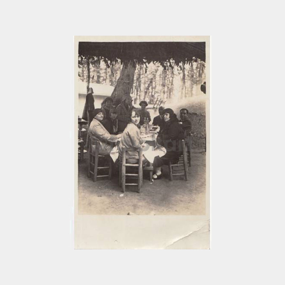 1936 Kır Kahvesi Mesire Aile Konulu Fotoğraf