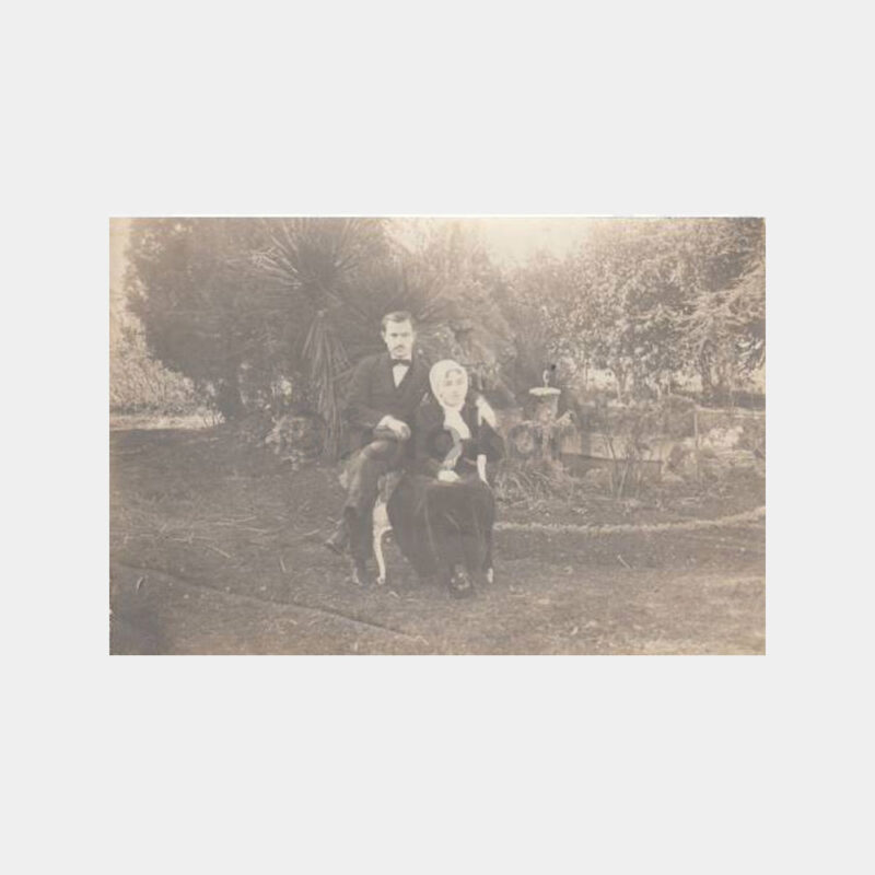 1920 Köşk Ev Bahçesinde Aile Konulu Fotoğraf