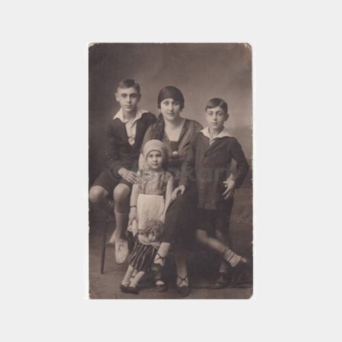 1928 Aile Konulu Stüdyo Fotoğrafı