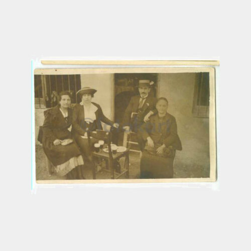 1926 Şapkalı Kadın ve Ailesi Görünüş Fotoğraf