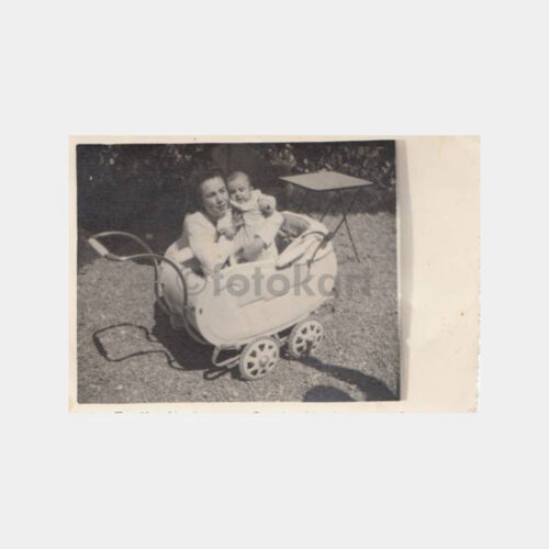 1940 Bebek Arabası Konulu Fotoğraf