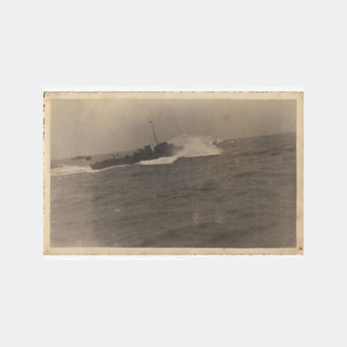 1930 Yavuz Gemisi Eşlik Eden Bot Konulu Fotoğraf