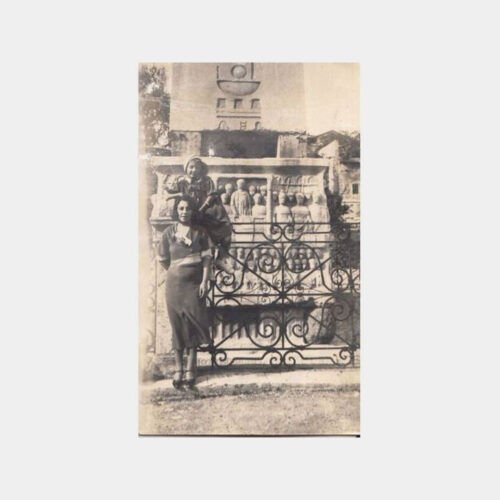 1940 Dikilitaş Anıtı Önü Kadınlar Konulu Fotoğraf