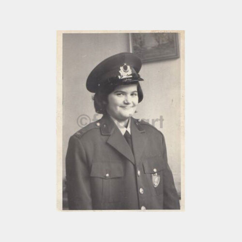 Subay Giyimli Kadın Konulu Fotoğraf