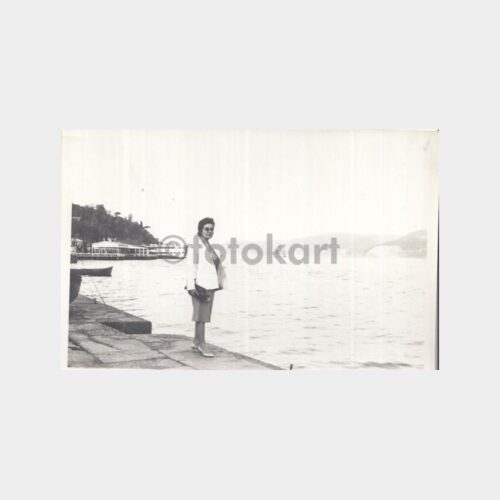 Boğaziçi Sahili Kenarından Kadın Konulu Fotoğraf