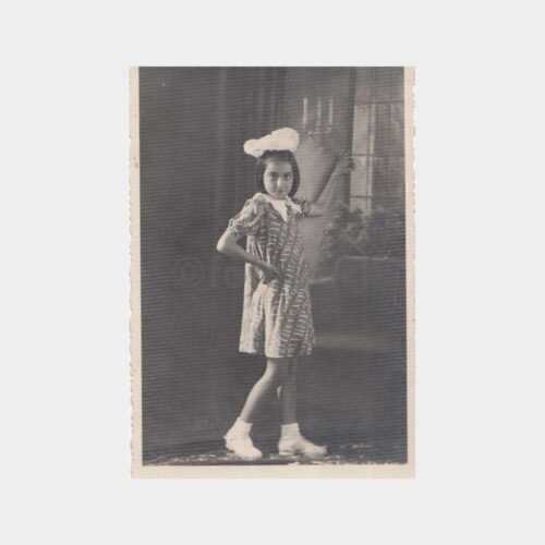 1950 Kız Çocuk Konulu Stüdyo Fotoğraf