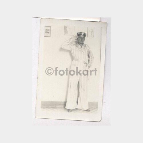 Denizci Şapkalı ve Pijamalı Kız Fotoğraf