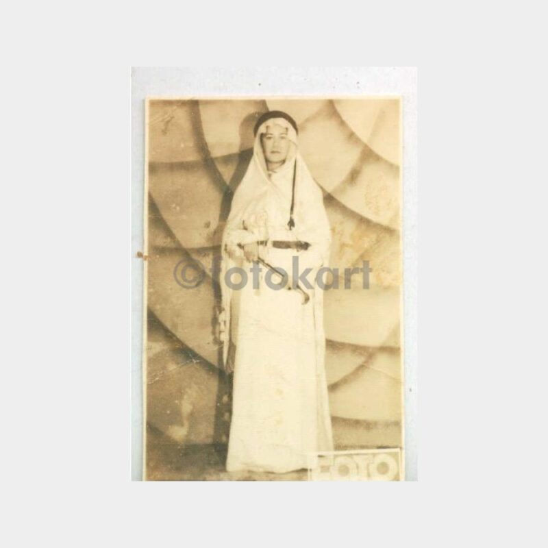 1941 Folklor Yerel Giyimli Kadın Fotoğraf