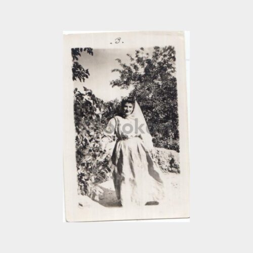 Folklor Giysili Kadın Konulu Fotoğrafı