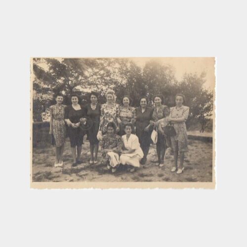 1960 Kadın Grup Konulu 2 Adet Fotoğraf