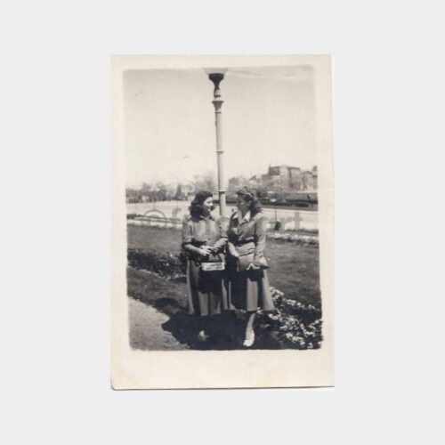 1944 Şehirli Kadınlar Konulu Fotoğraf