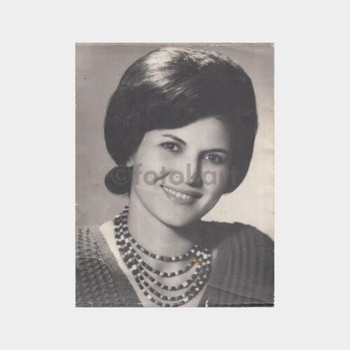 1970 Kolyeli Kadın Albüm Konulu Fotoğraf