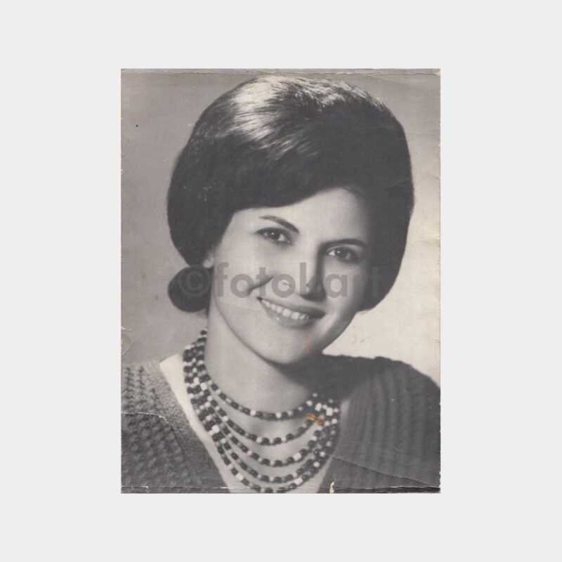 1970 Kolyeli Kadın Albüm Konulu Fotoğraf