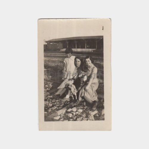 1940 Demiryolu Üzerinde Kadınlar Konulu Fotoğraf