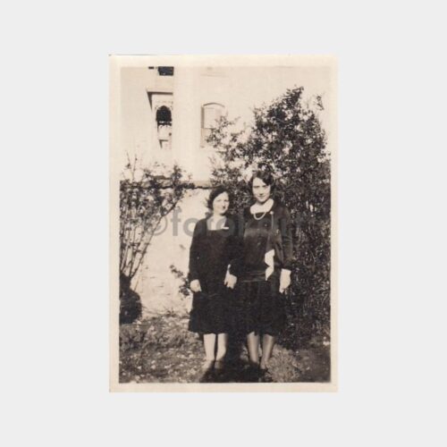 1939 Tarihi Ev Önünde Kadınlar Konulu Fotoğraf