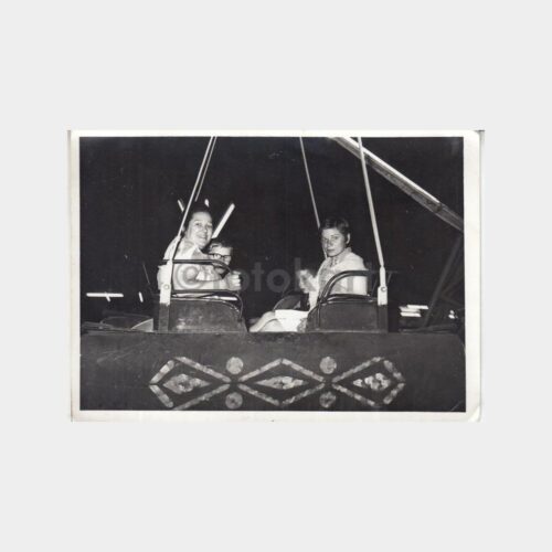 1960 Lunapark Dönmedolap Kadınlar Konulu Fotoğraf
