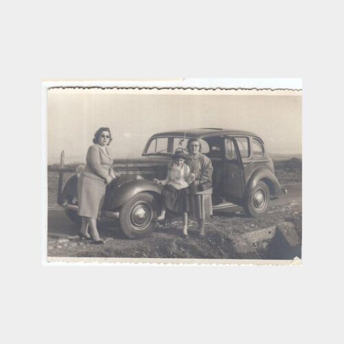 1947 Eski Otomobil ve Kadınlar Konulu 2 Adet Fotoğraf