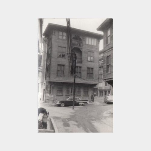 1970 Tarihi Evler ve Otomobil Konulu 2 Adet Fotoğraf