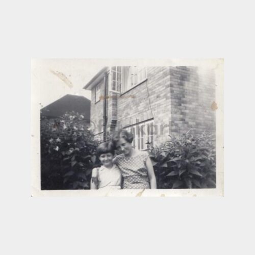 Tarihi Ev Bahçesinde Çocuklar Konulu Fotoğraf