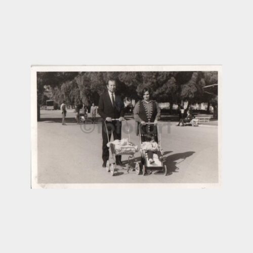 1955 Bebek Çocuk Arabası Konulu Aile Fotoğraf