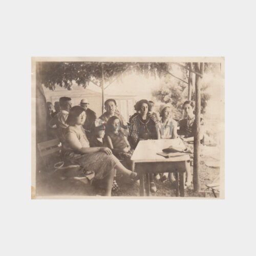 1930 Çay Bahçesi Aile Konulu Fotoğrafı
