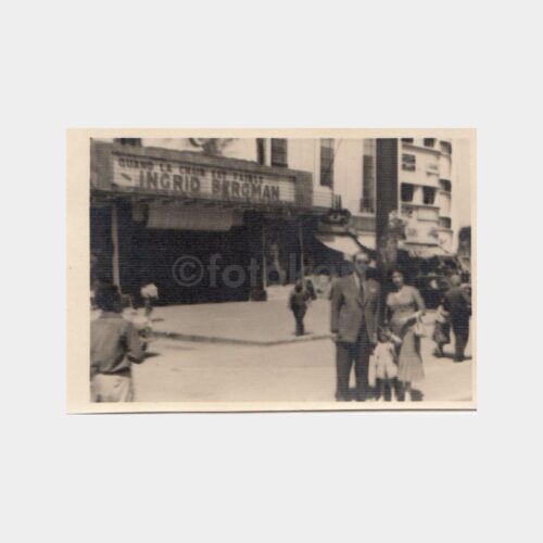 1940 Ingrid Bergman Film Sinema Önünde Aile Fotoğraf