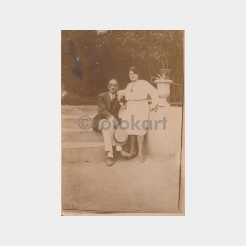 1928 Köşk Bahçesinde Aile Konulu Fotoğraf