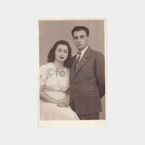 1945 Foto Turan - Aile Konulu Stüdyo Fotoğraf