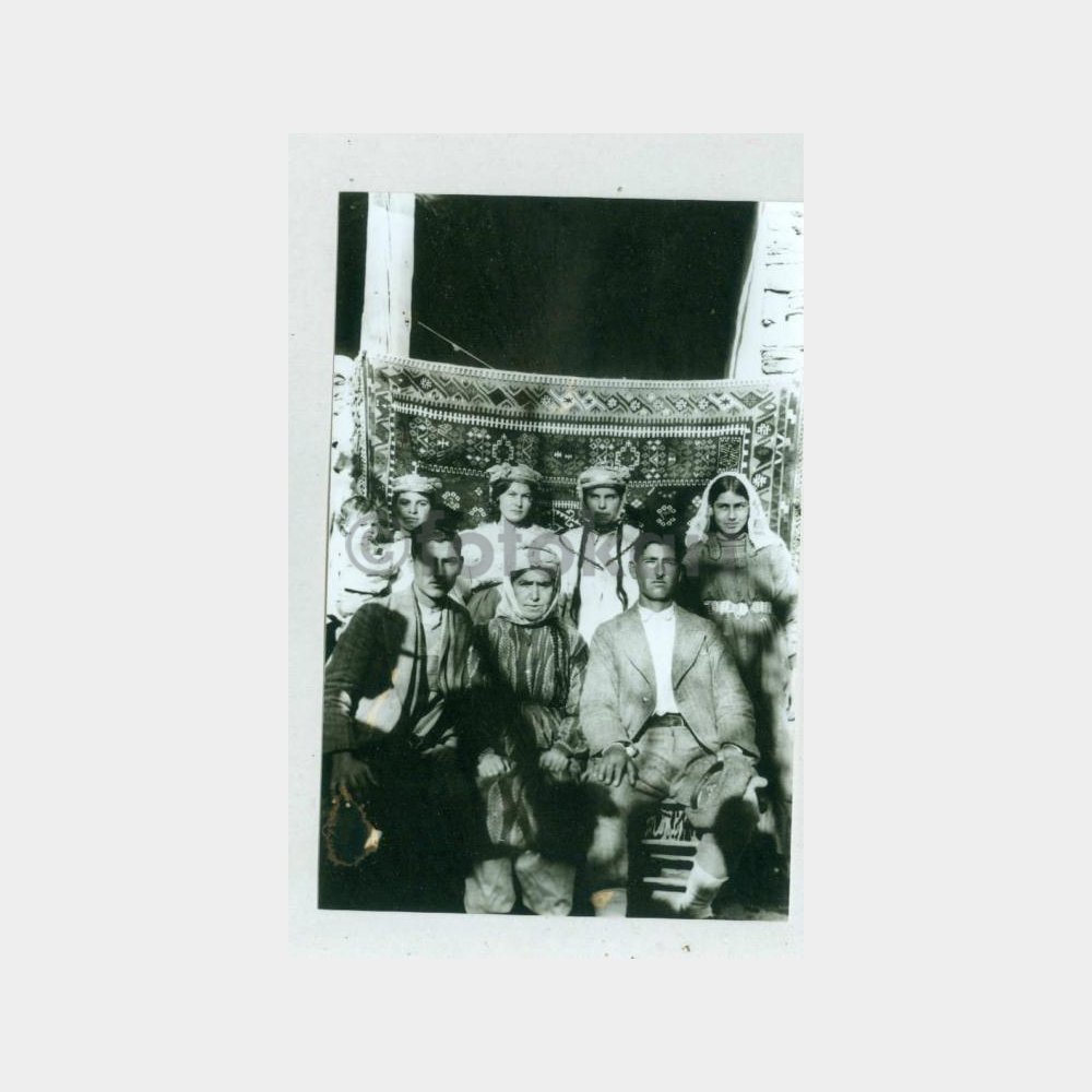 1930 Doğu Anadolu Yöresel Giyimli Aile Fotoğraf