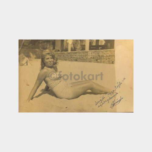 Mayolu Güzel Kız Plajda Eski Fotoğraf