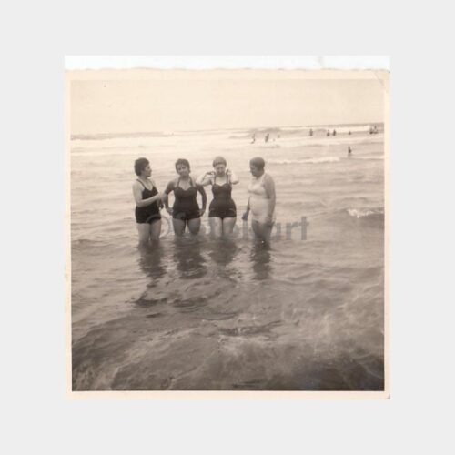 1940 Mayolu Kadınlar Plaj Konulu Fotoğraf