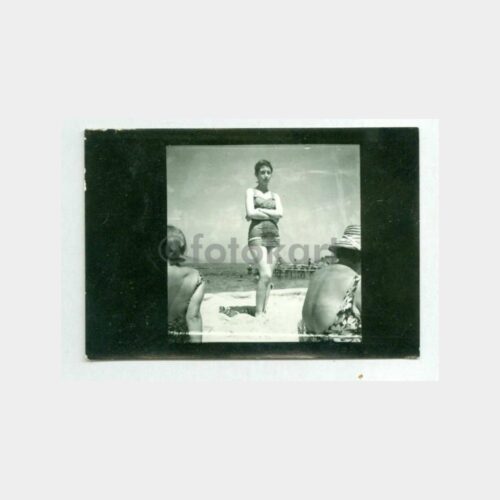 1950 Plaj ve Kadın Mayo Konulu Fotoğraf
