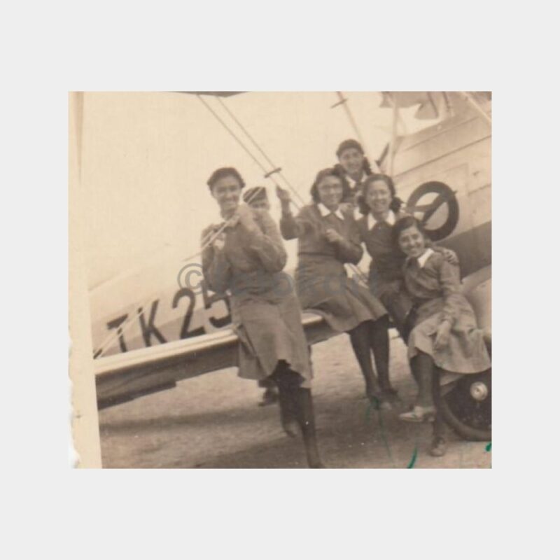 1940 TK 25 Uçak ve Öğrenci Kızlar Konulu 5 Adet Fotoğraf - Görsel 2