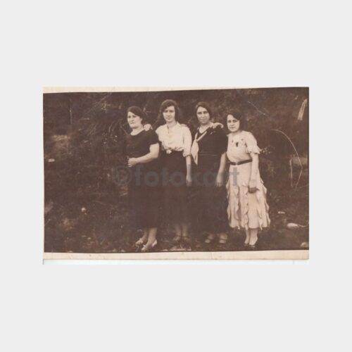 1930 Dönemin Giysileriyle Kadınlar Fotoğraf