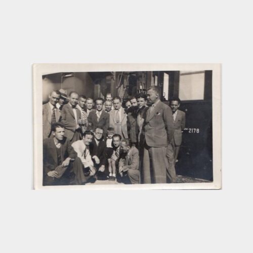 1940 Adana Treni Önünde Yolcular Konulu Fotoğraf