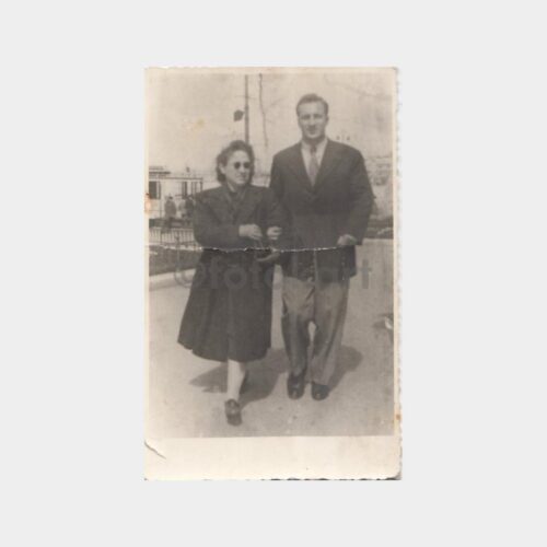 1945 Taksim Meydanı - Yürüyen Aile Konulu Fotoğraf