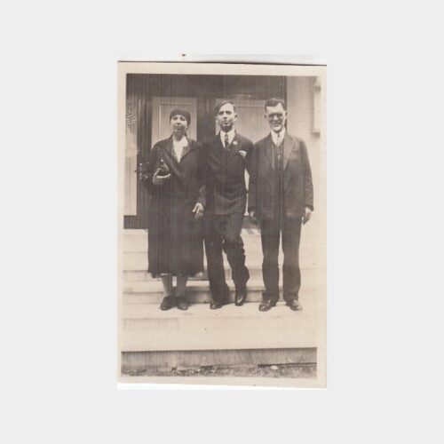 Okul Önünde Aile Fotoğraf