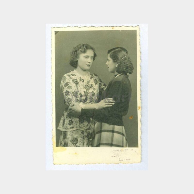 1940 İki Kız Arkadaş Görünüş Fotoğraf