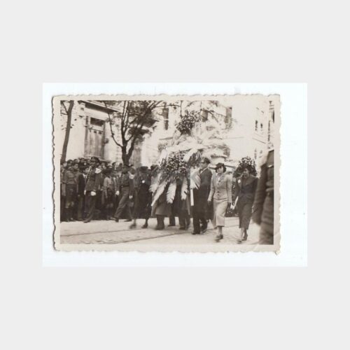 1938 Atatürk Naaşı Çelenk Taşıyan Öğrenciler Fotoğraf