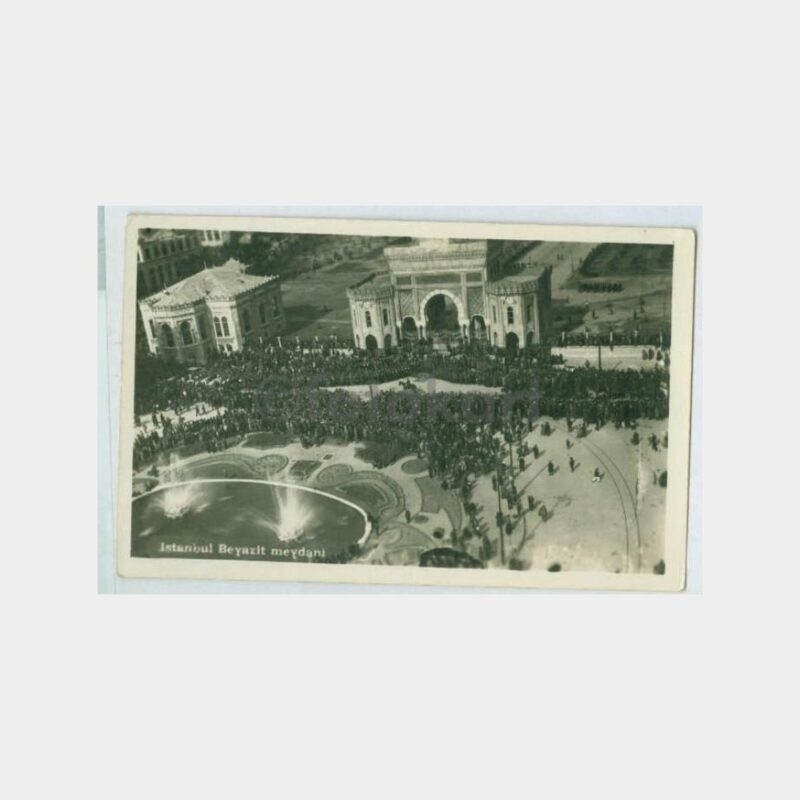 1934 İstanbul Beyazıt Havuzu Görünüş Kartpostal