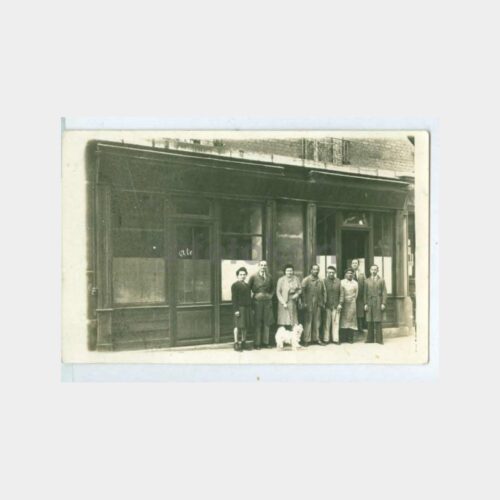 1920 Kafe Önünde Grup Görünüş Fotoğraf