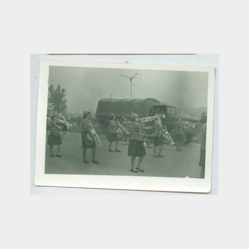 1952 Askeri Cemse Önünde Tören Kızlar Fotoğraf