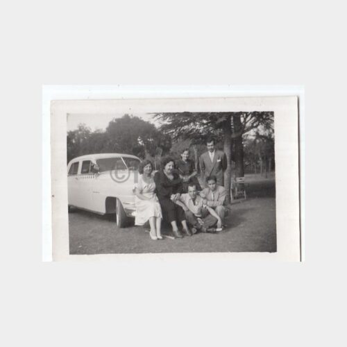 1940 Bir Gezide Otomobil ve Grup Görünüşü Fotoğraf