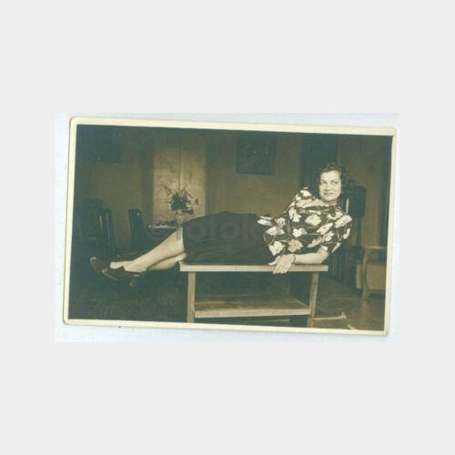 1940 Uzanan Kadın Görünüş Fotoğraf