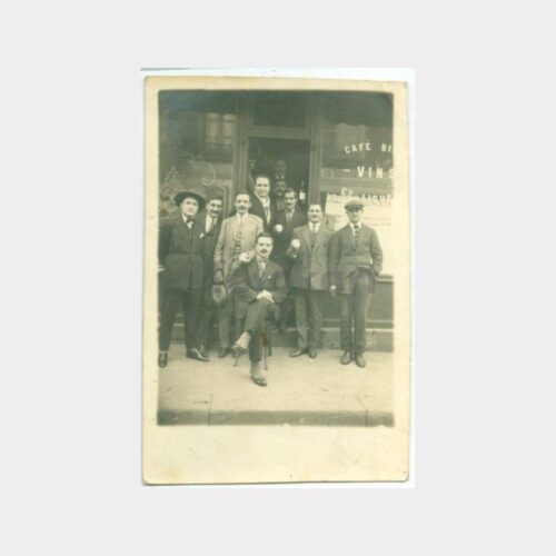 1920 Kafe Önünde Grup Görünüş Fotoğraf