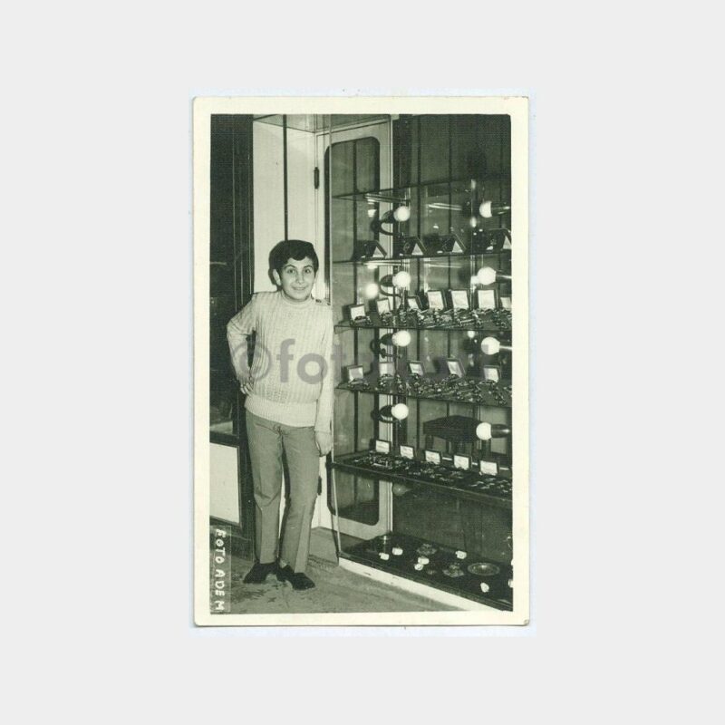 1960 Kuyumcu Dükkanı Önünde Fotoğraf